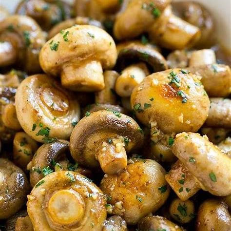 Champiñones al ajillo