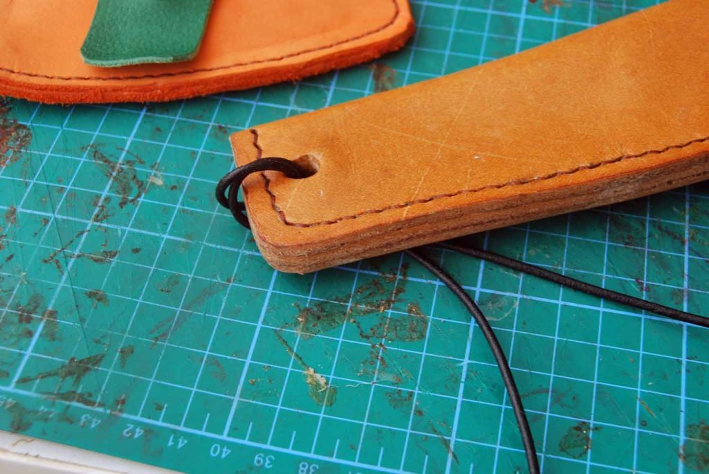 Funda de Cuchillo Artesanal en Cuero para cuchillo con Empuñadura de Asta de Ciervo