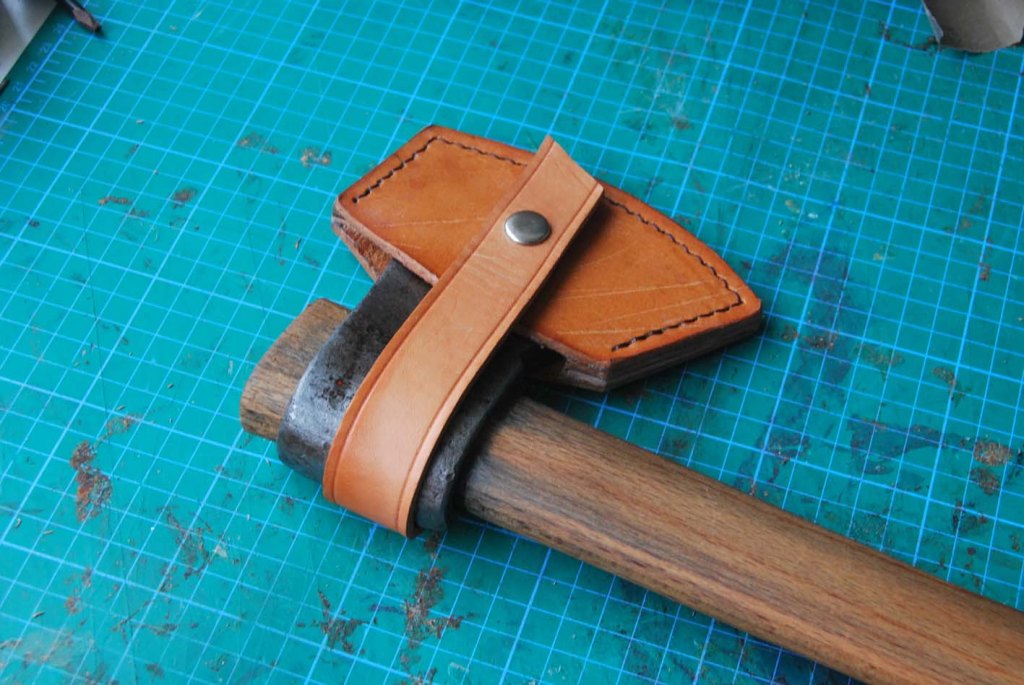 Funda de hacha hecha a medida – Cuero auténtico y artesanía brutal