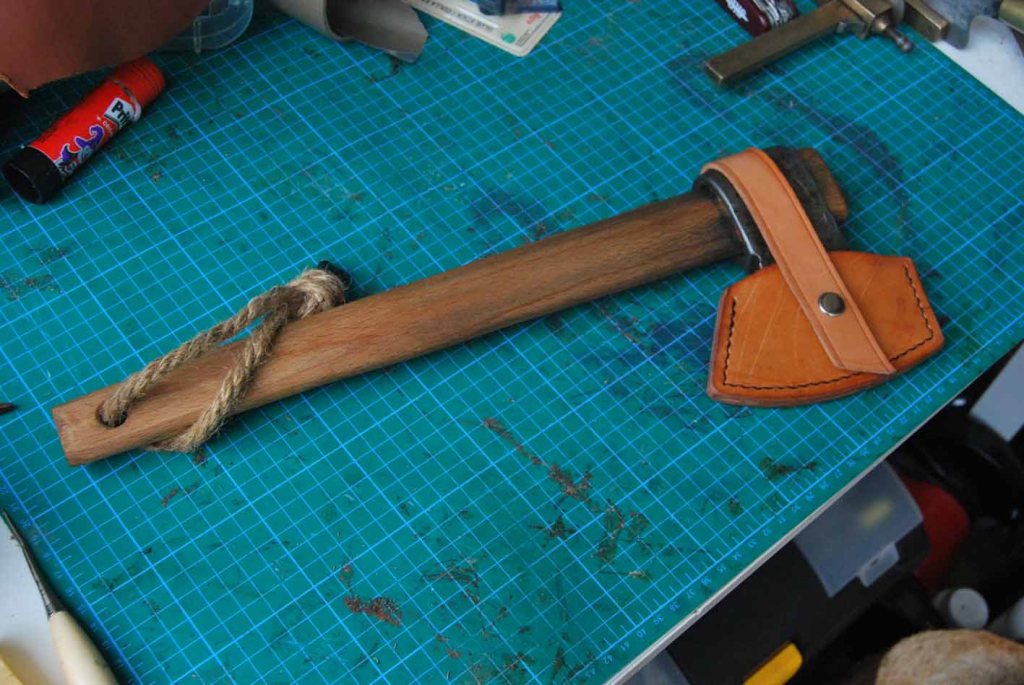 Funda de hacha hecha a medida – Cuero auténtico y artesanía brutal