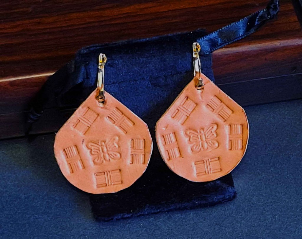 Colección: El Oráculo de la Tierra – Relieve Ancestral Mod. 5