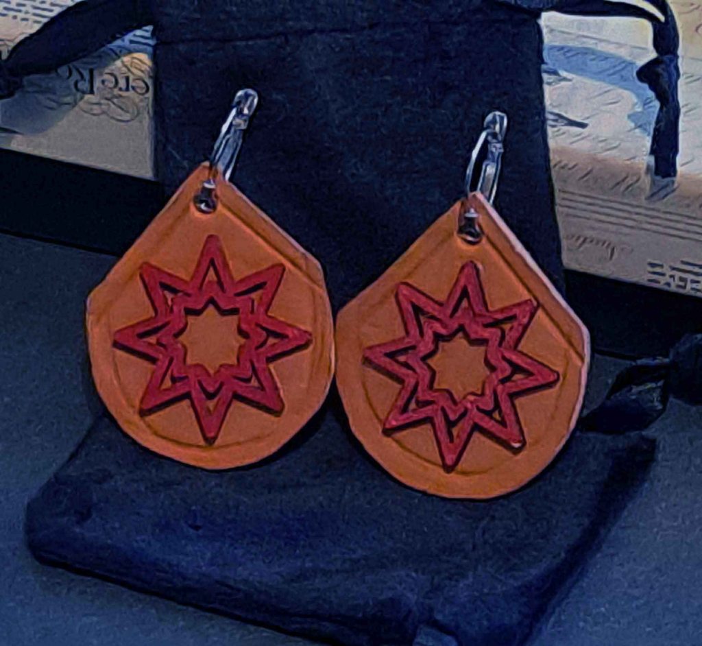 Pendientes, Madera y cuero natural, artesanía, hecho a mano. Mod. 1 Colección El oráculo del Aire Mod.1