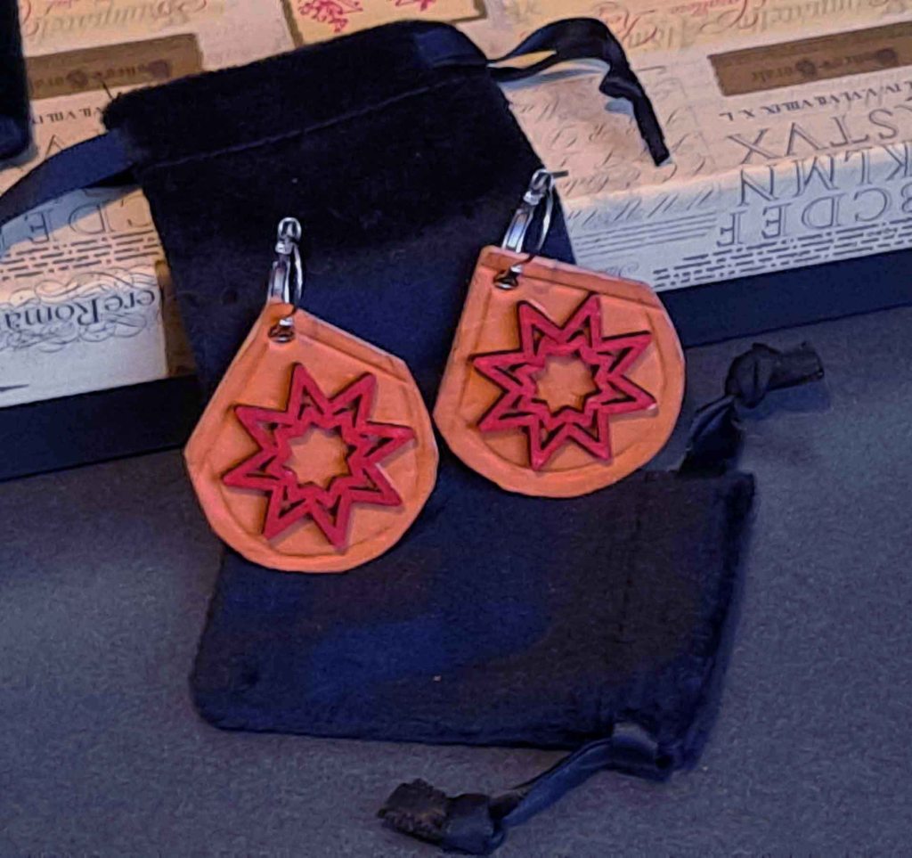 Pendientes, Madera y cuero natural, artesanía, hecho a mano. Mod. 1 Colección El oráculo del Aire Mod.1