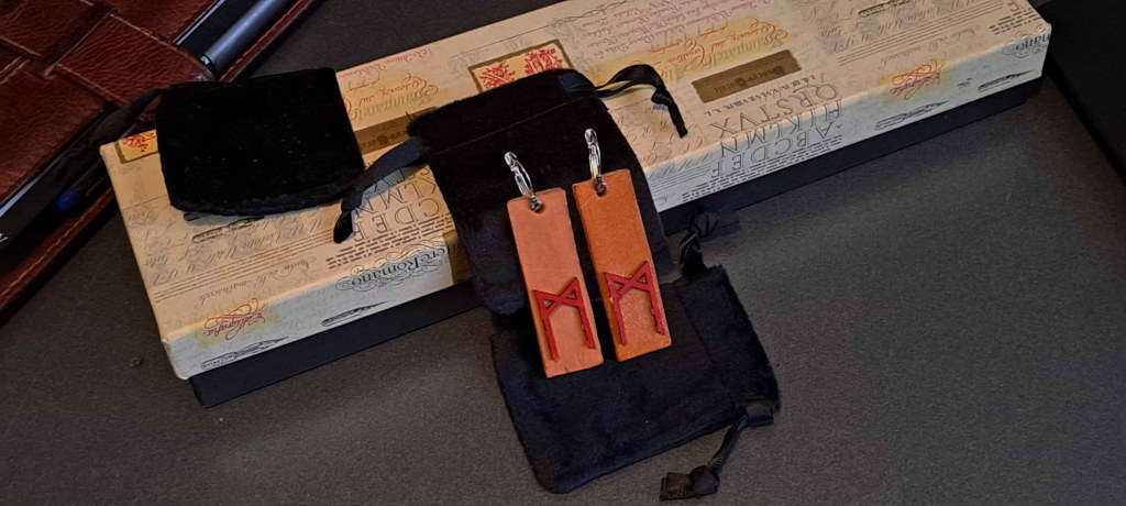 Pendientes, Madera y cuero natural, artesanía, hecho a mano. Colección El oráculo del Aire Mod.3