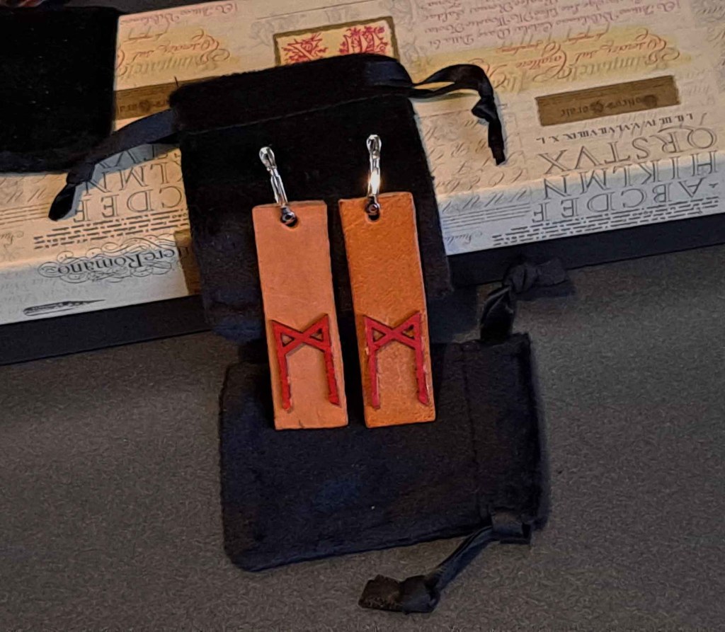 Pendientes, Madera y cuero natural, artesanía, hecho a mano. Colección El oráculo del Aire Mod.3