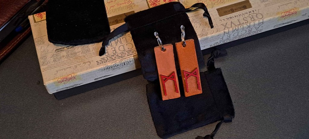 Pendientes, Madera y cuero natural, artesanía, hecho a mano. Colección El oráculo del Aire Mod.3