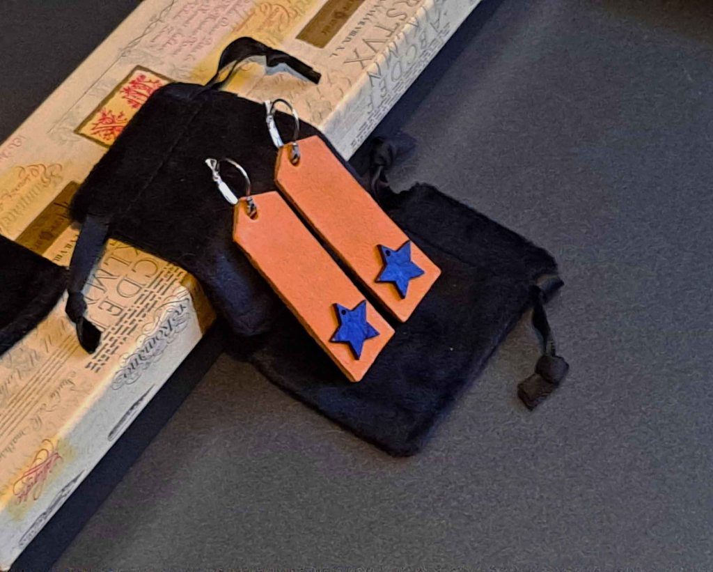 Pendientes, Madera y cuero natural, artesanía, hecho a mano. Colección El oráculo del Aire Mod. 5