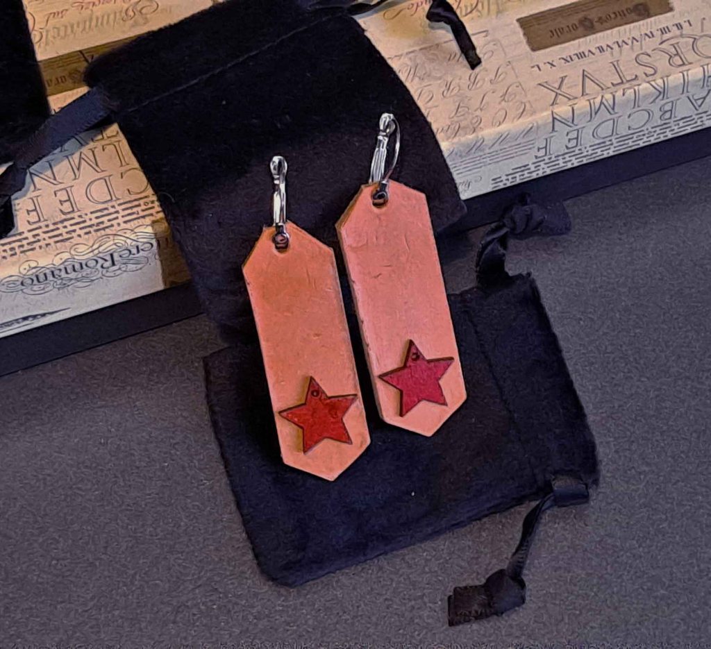 Pendientes, Madera y cuero natural, artesanía, hecho a mano. Colección El oráculo del Aire Mod. 6