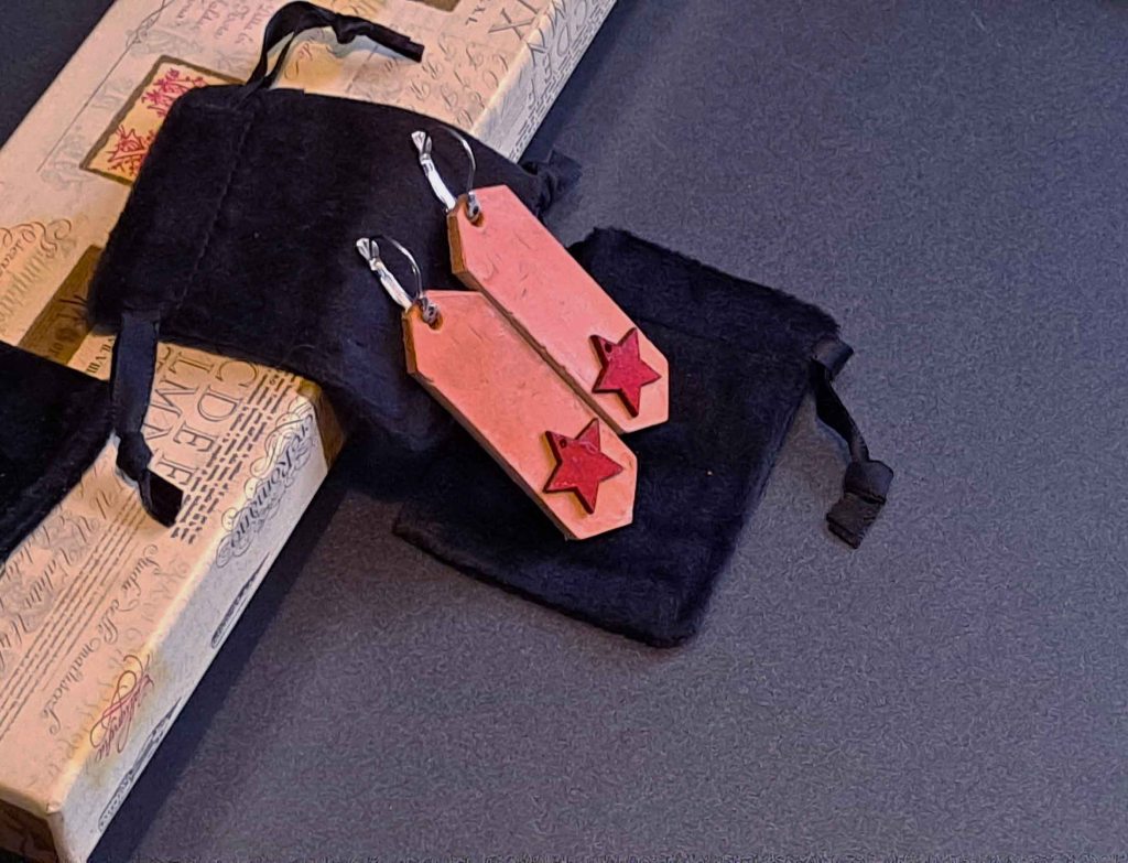 Pendientes, Madera y cuero natural, artesanía, hecho a mano. Colección El oráculo del Aire Mod. 6