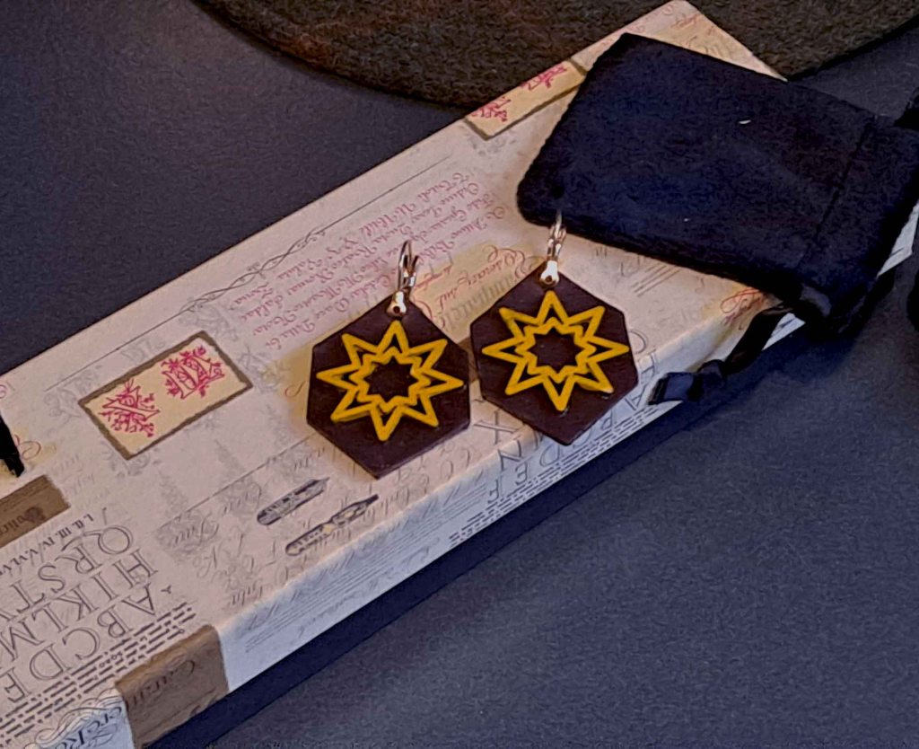 Pendientes, Madera y cuero natural, artesanía, hecho a mano. Colección El oráculo del Aire Mod. 7