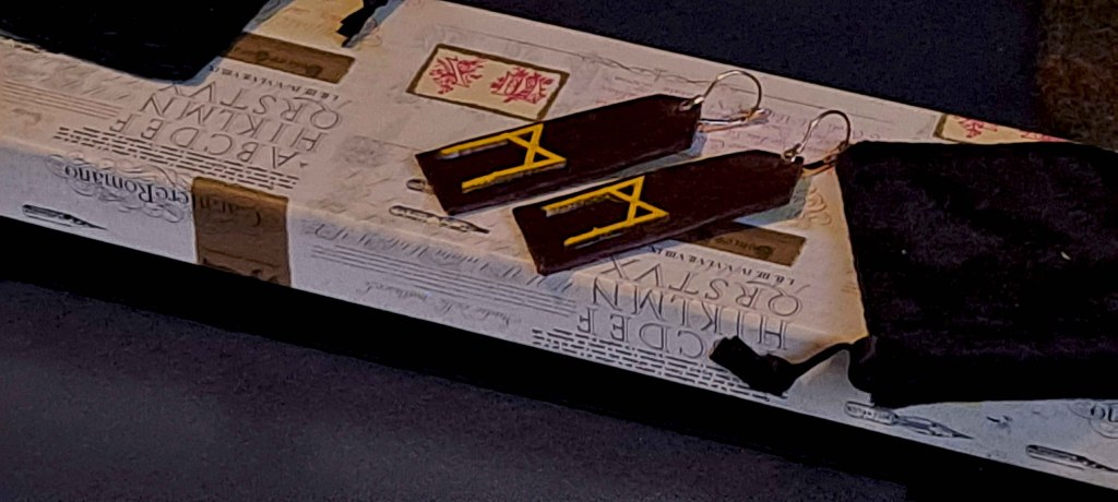 Pendientes, Madera y cuero natural, artesanía, hecho a mano. Colección El oráculo del Aire Mod. 8