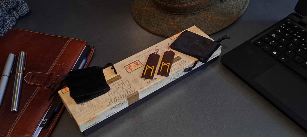 Pendientes, Madera y cuero natural, artesanía, hecho a mano. Colección El oráculo del Aire Mod. 8