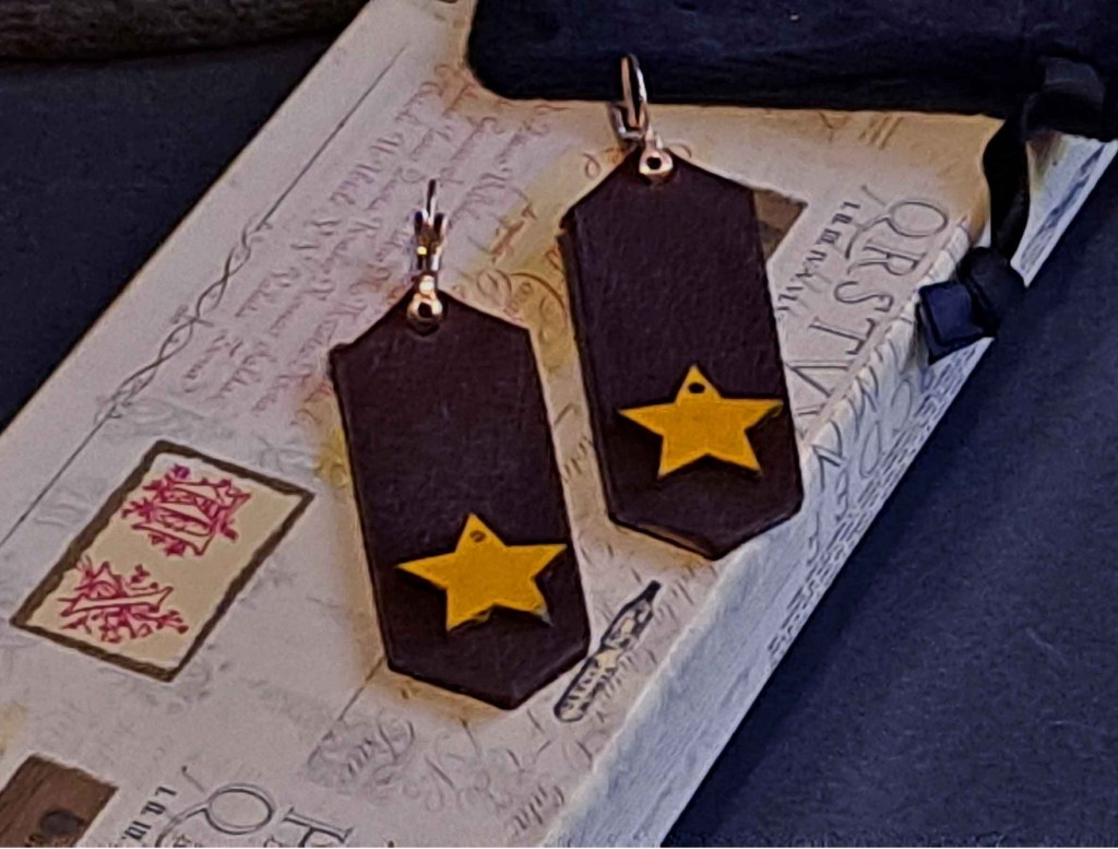 Pendientes, Madera y cuero natural, artesanía, hecho a mano. Colección El oráculo del Aire Mod. 9