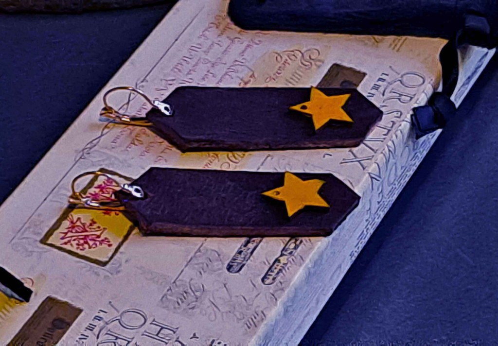 Pendientes, Madera y cuero natural, artesanía, hecho a mano. Colección El oráculo del Aire Mod. 9