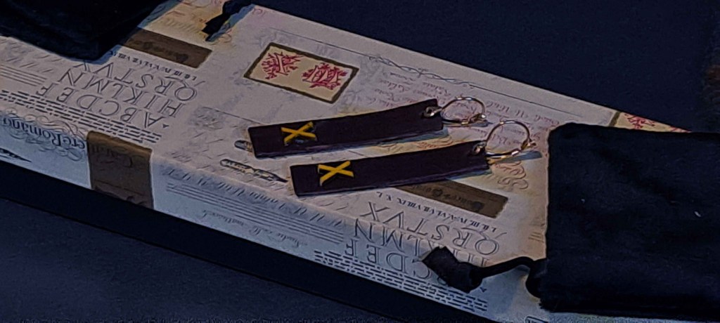 Pendientes, Madera y cuero natural, artesanía, hecho a mano. Colección El oráculo del Aire Mod. 10