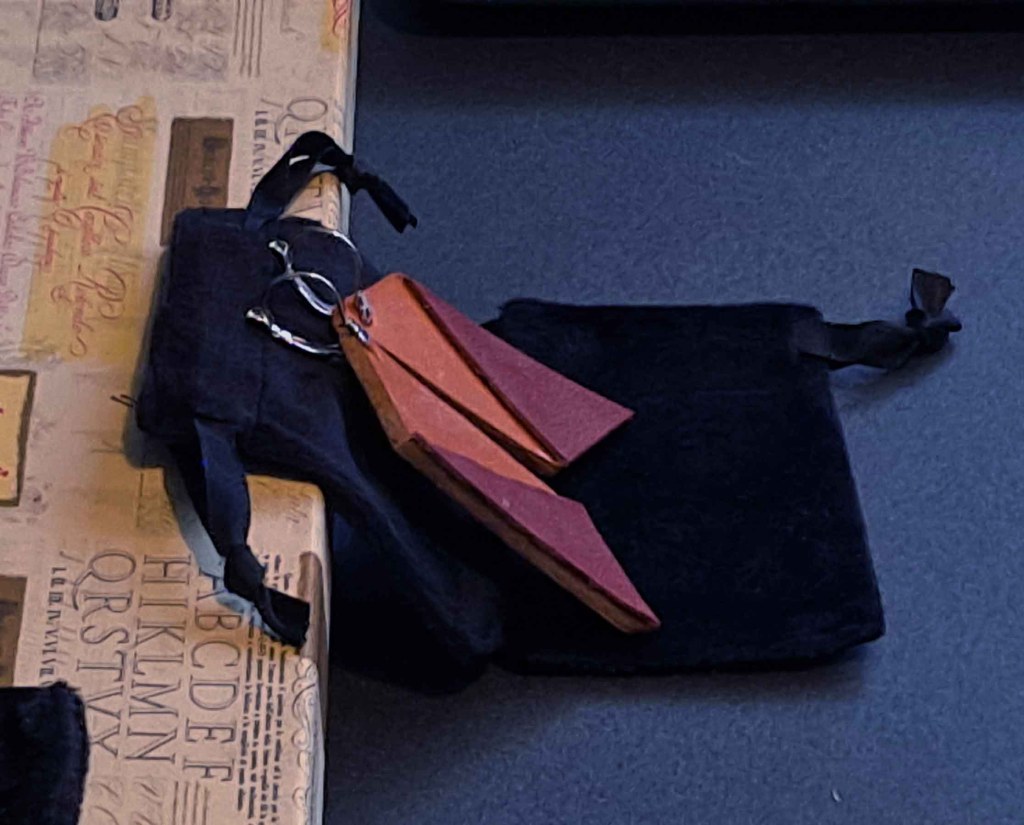 Pendientes Ensamblaje de capas de cuero en colores contrastados. Colección El Oráculo del Agua Mod. 10