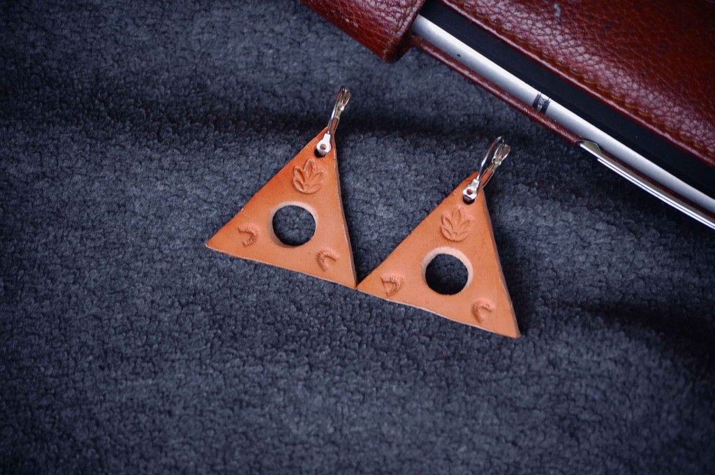 Colección: El Oráculo de la Tierra – Relieve Ancestral